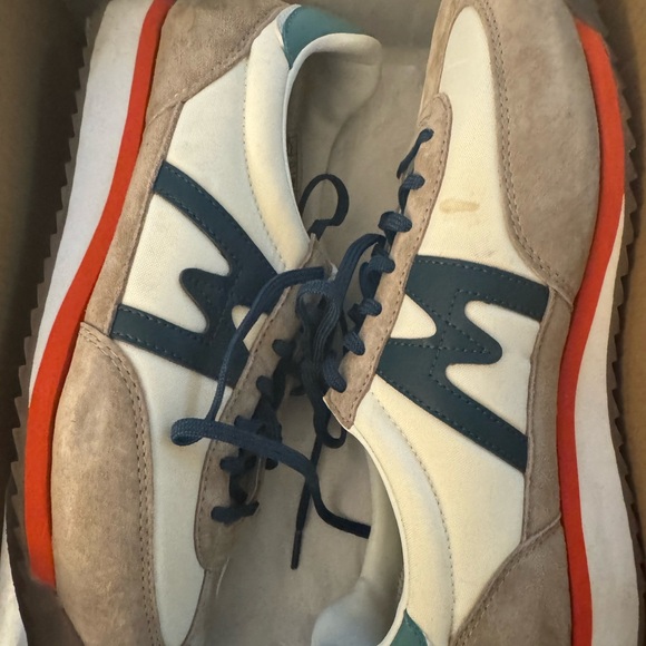 Gently used - Picture 3 of 4